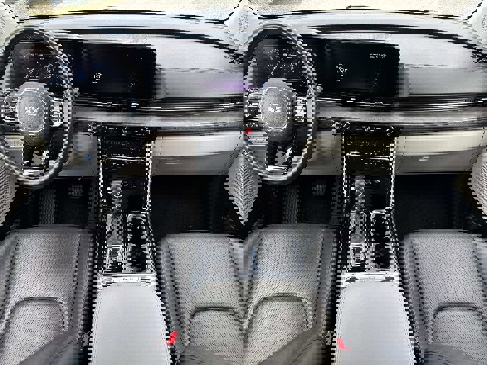 Used 2023 Kia Carnival SX image 17