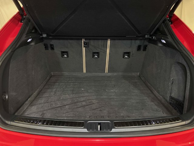 Certified 2022 Porsche Macan AWD/4WD image 20