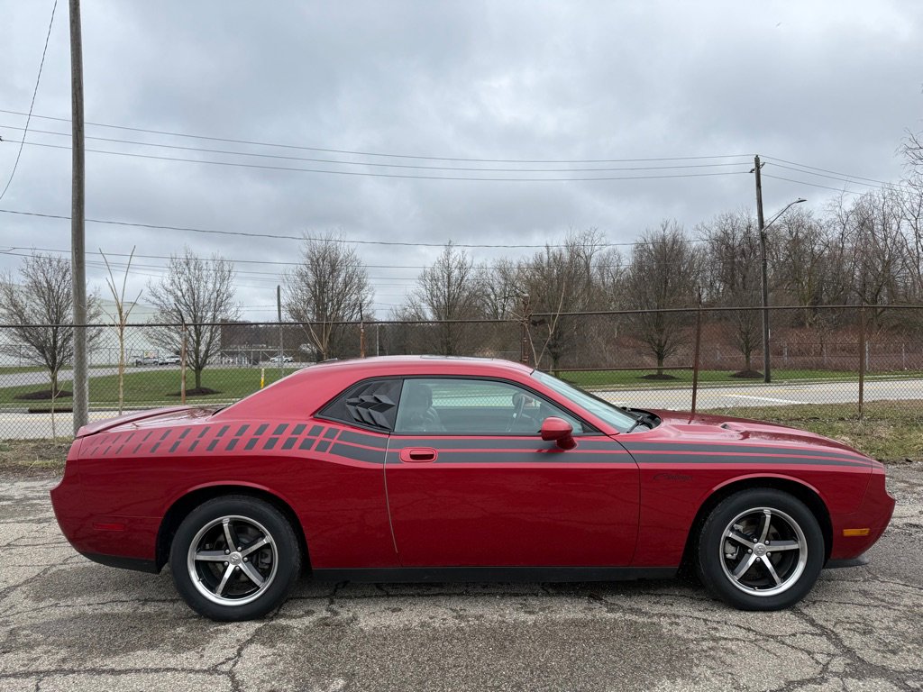 Used 2010 Dodge Challenger SE image 2