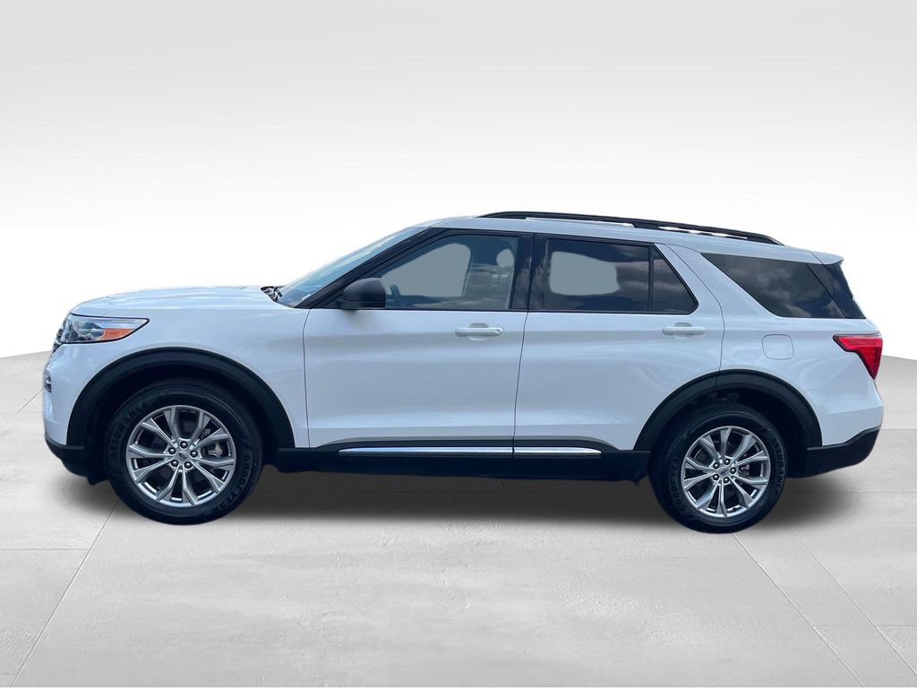 Used 2021 Ford Explorer XLT w/ Equipment Group 202A AWD/4WD image 2