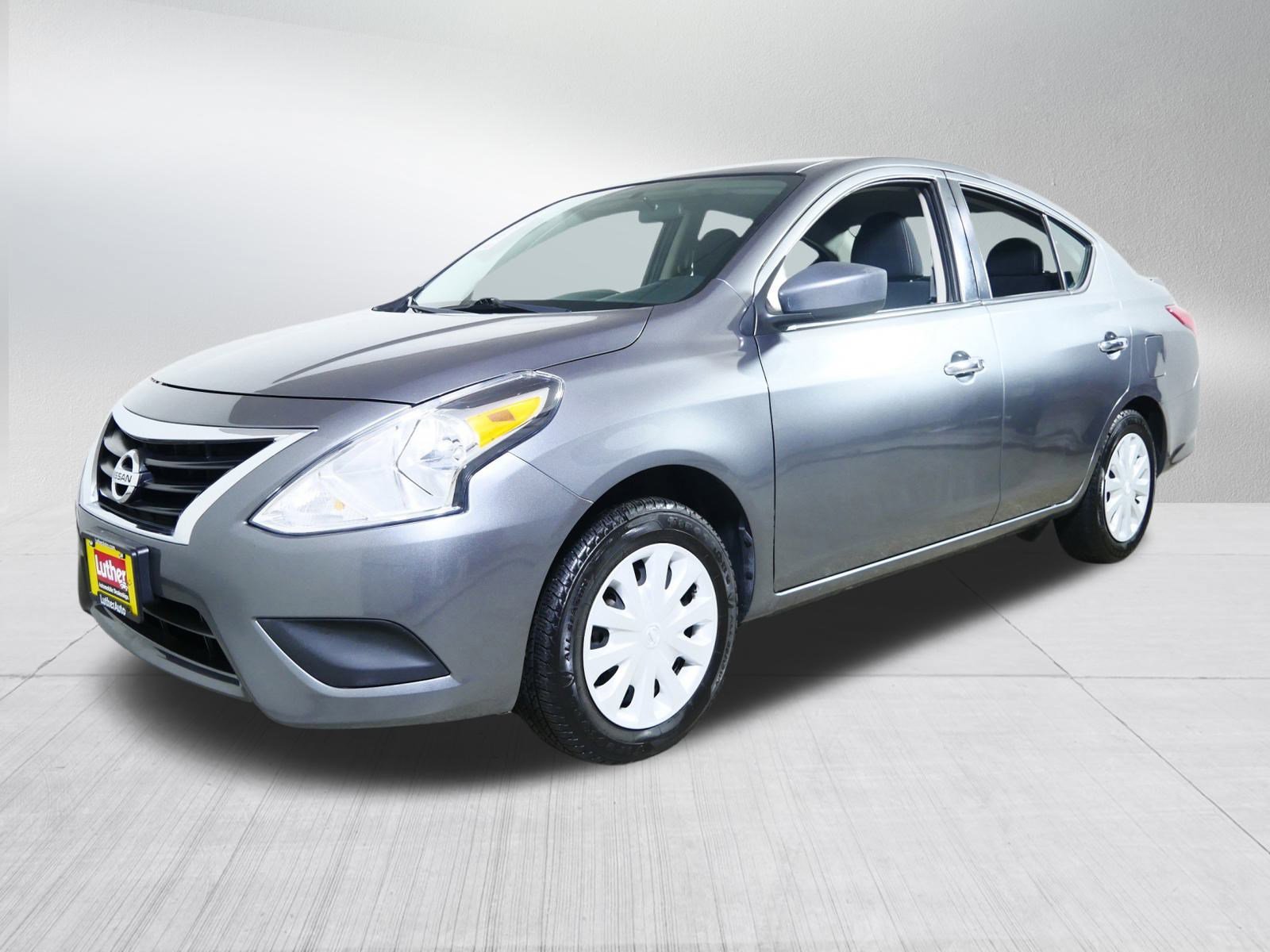 Used 2019 Nissan Versa SV image 3