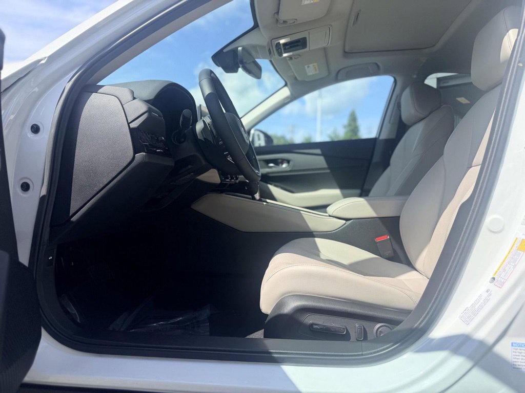 Used 2025 Honda Accord Touring image 9