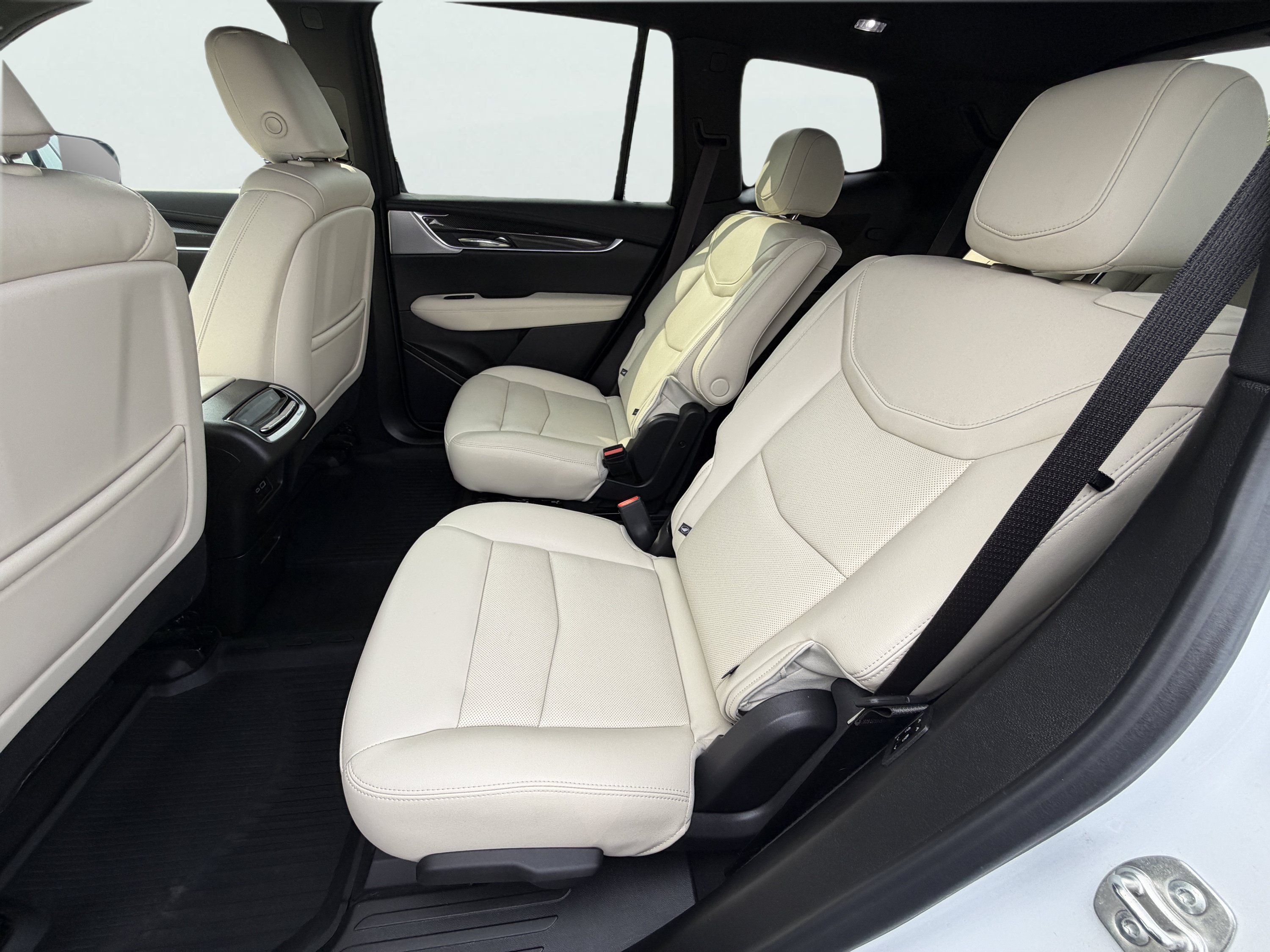 Used 2024 Cadillac XT6 Sport w/ LPO, Floor Liner Package AWD/4WD image 12