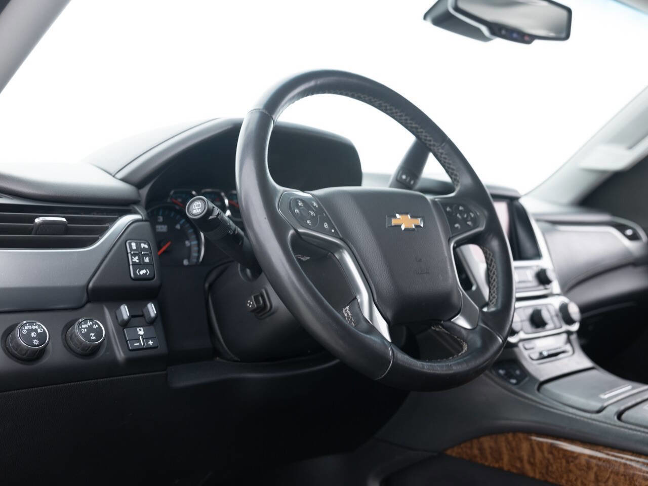 Used 2015 Chevrolet Suburban LTZ image 27