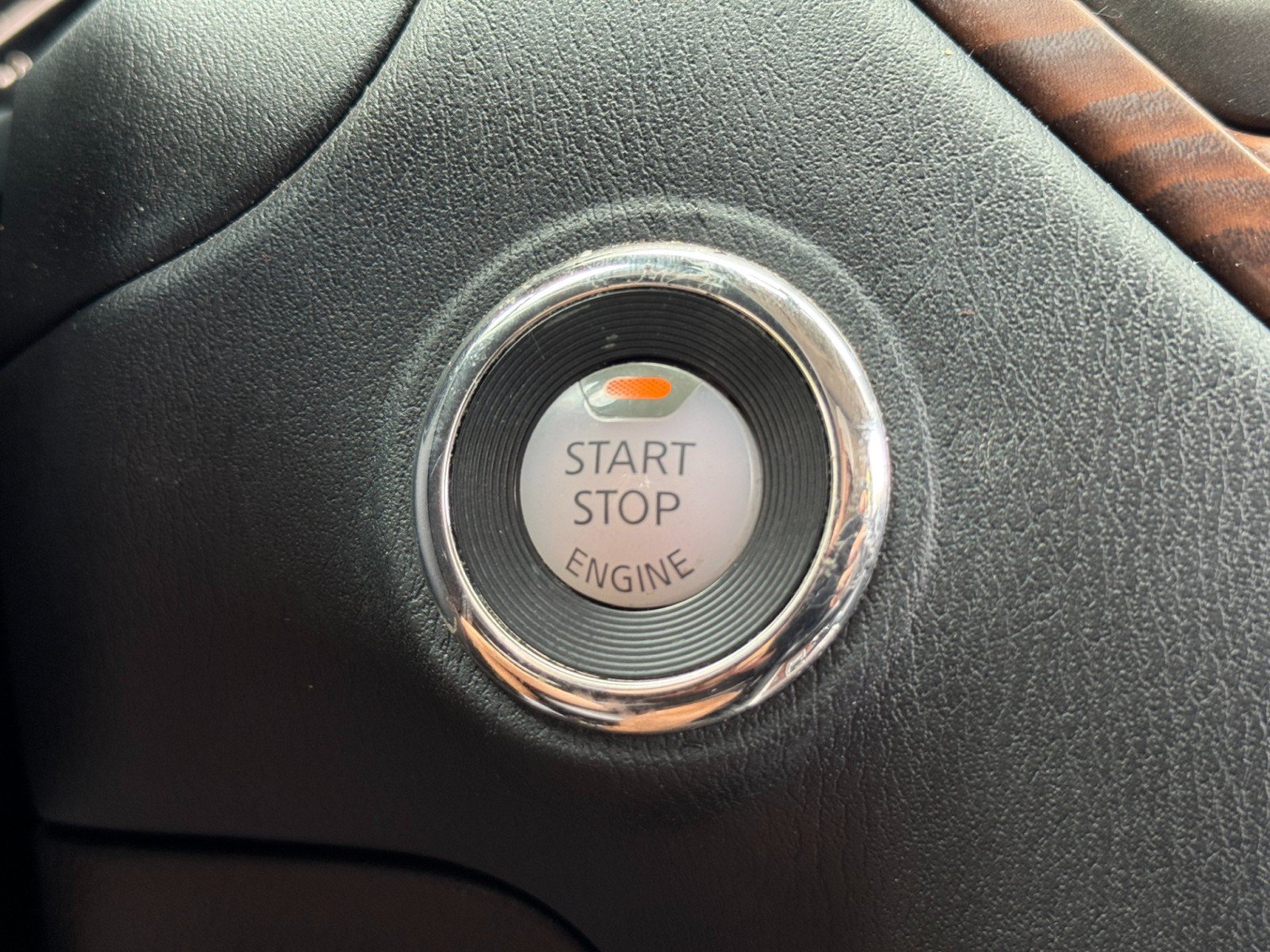 Used 2020 Nissan Pathfinder Platinum FWD image 21