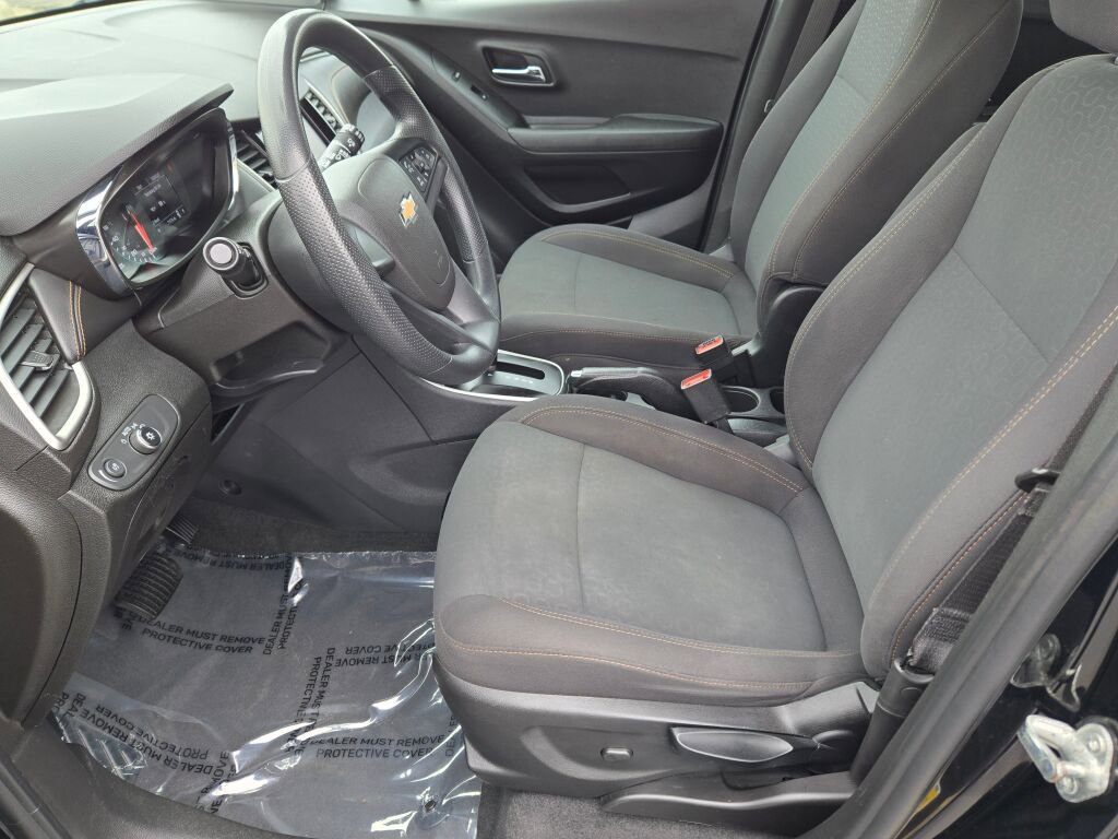Used 2020 Chevrolet Trax LS w/ LPO, Cargo Package FWD image 19