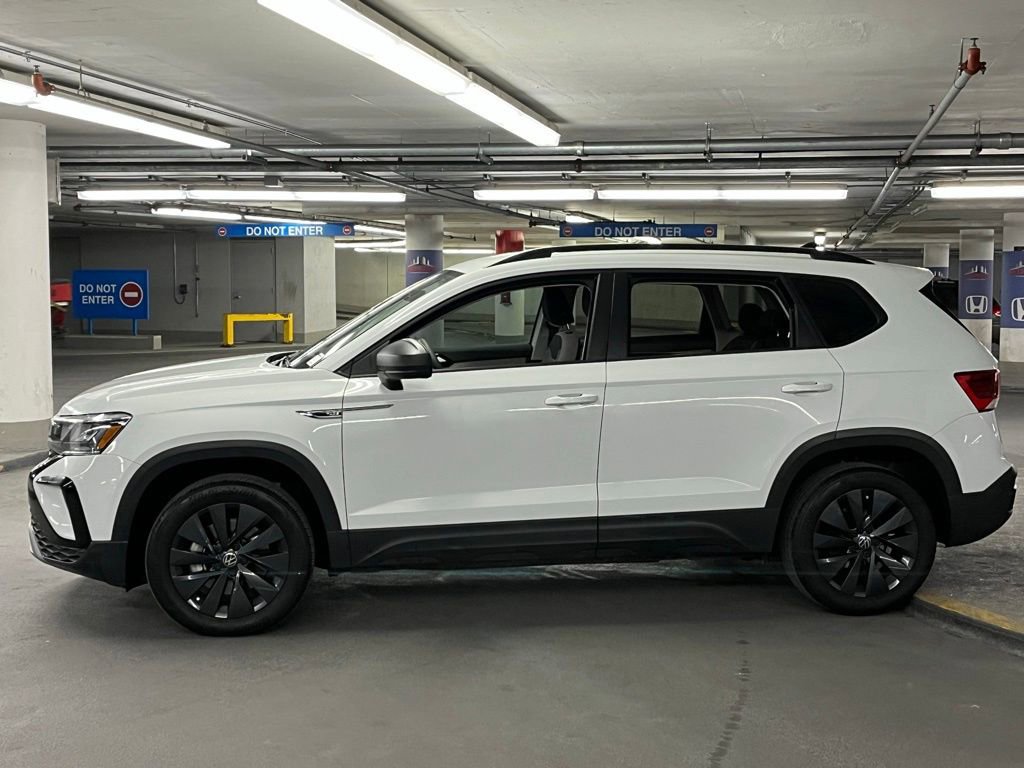 Certified 2022 Volkswagen Taos S image 31