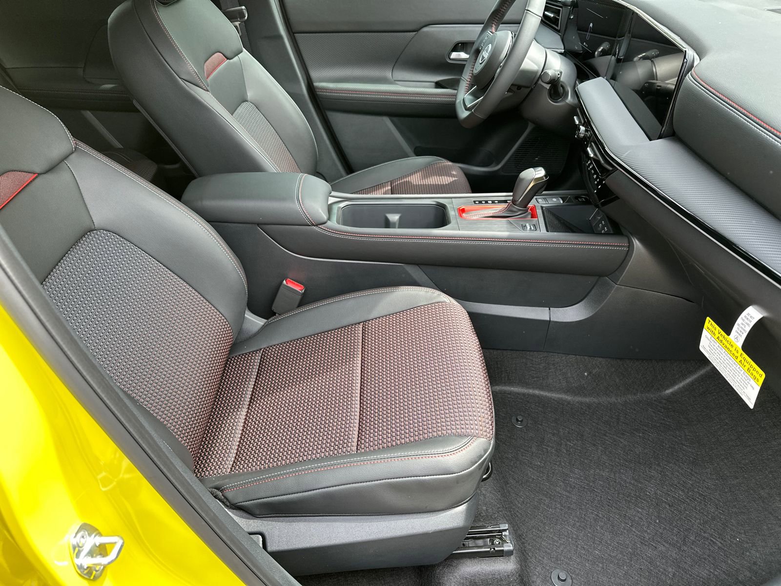 Certified 2025 Nissan Kicks SR FWD image 11