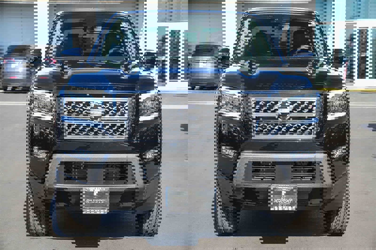 Used 2024 Nissan Frontier SL image 2