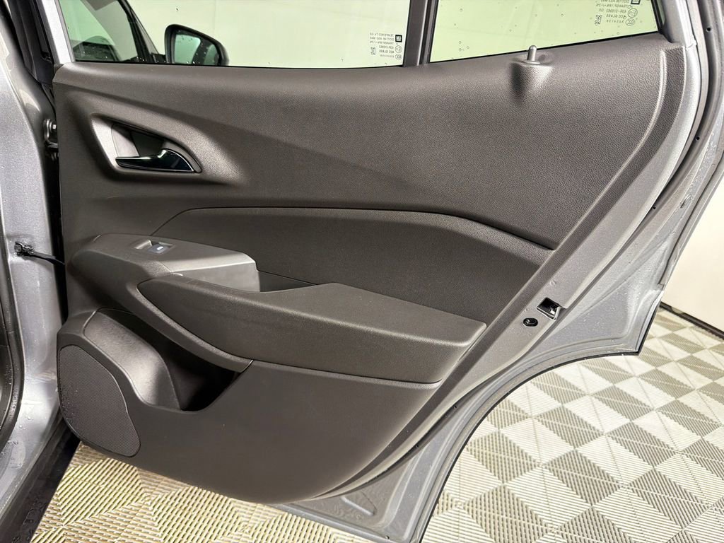 Used 2025 Chevrolet Trax RS w/ Driver Confidence Package FWD image 16