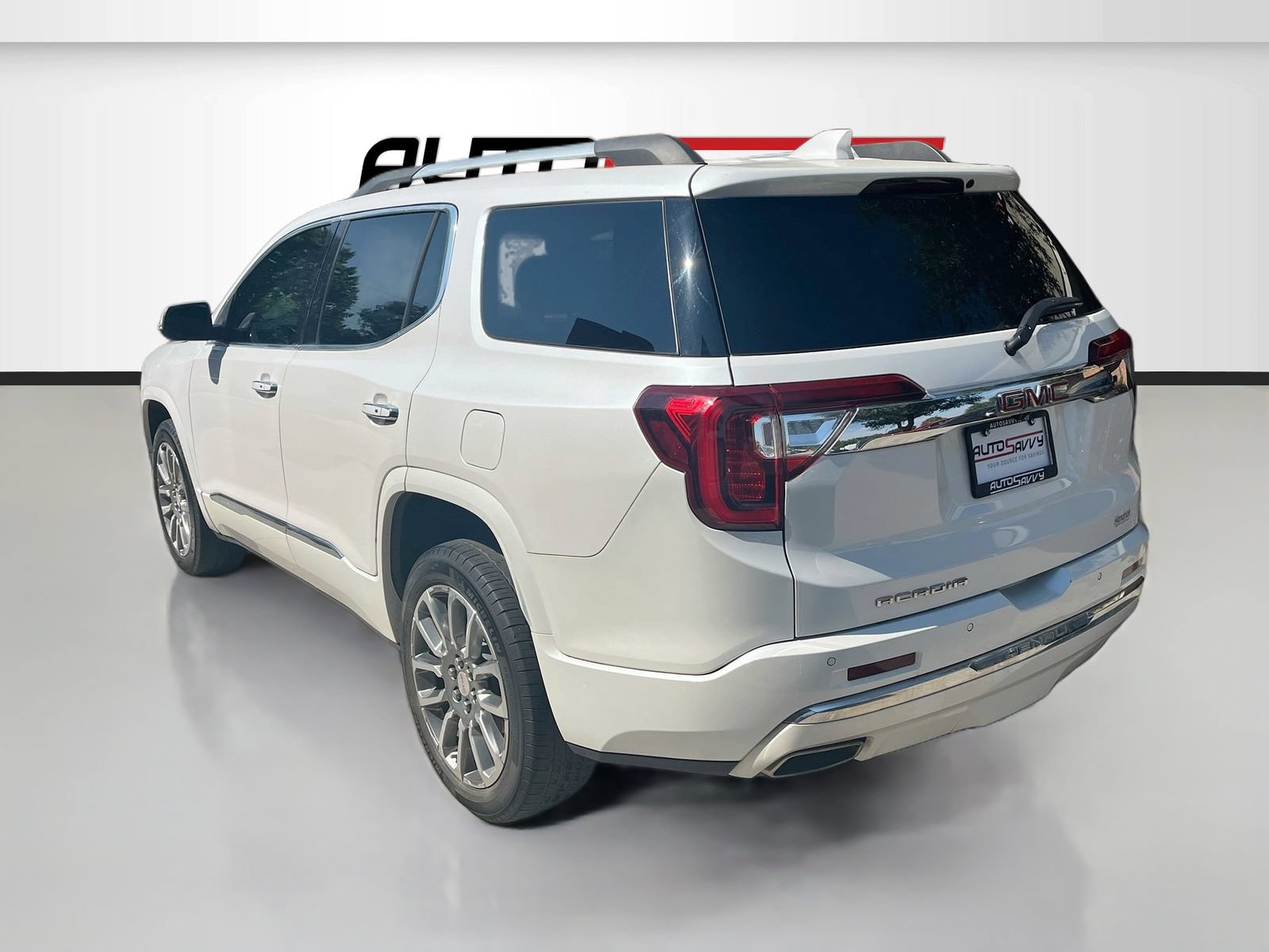 Used 2023 GMC Acadia Denali w/ Trailering Package FWD image 5