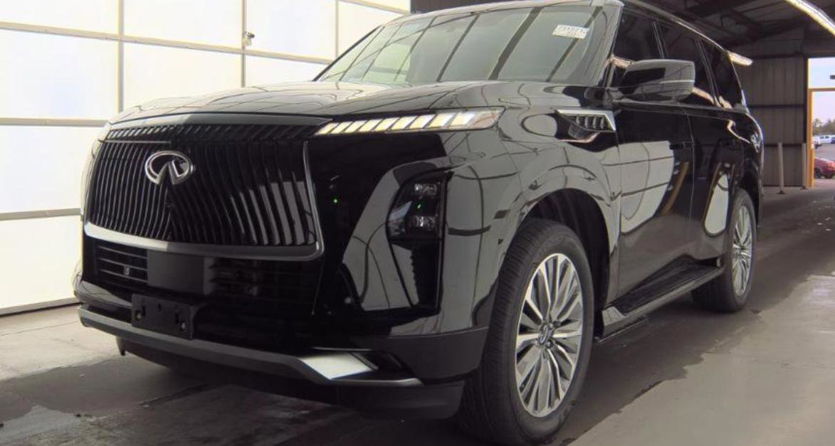 Certified 2025 INFINITI QX80 Luxe image 12