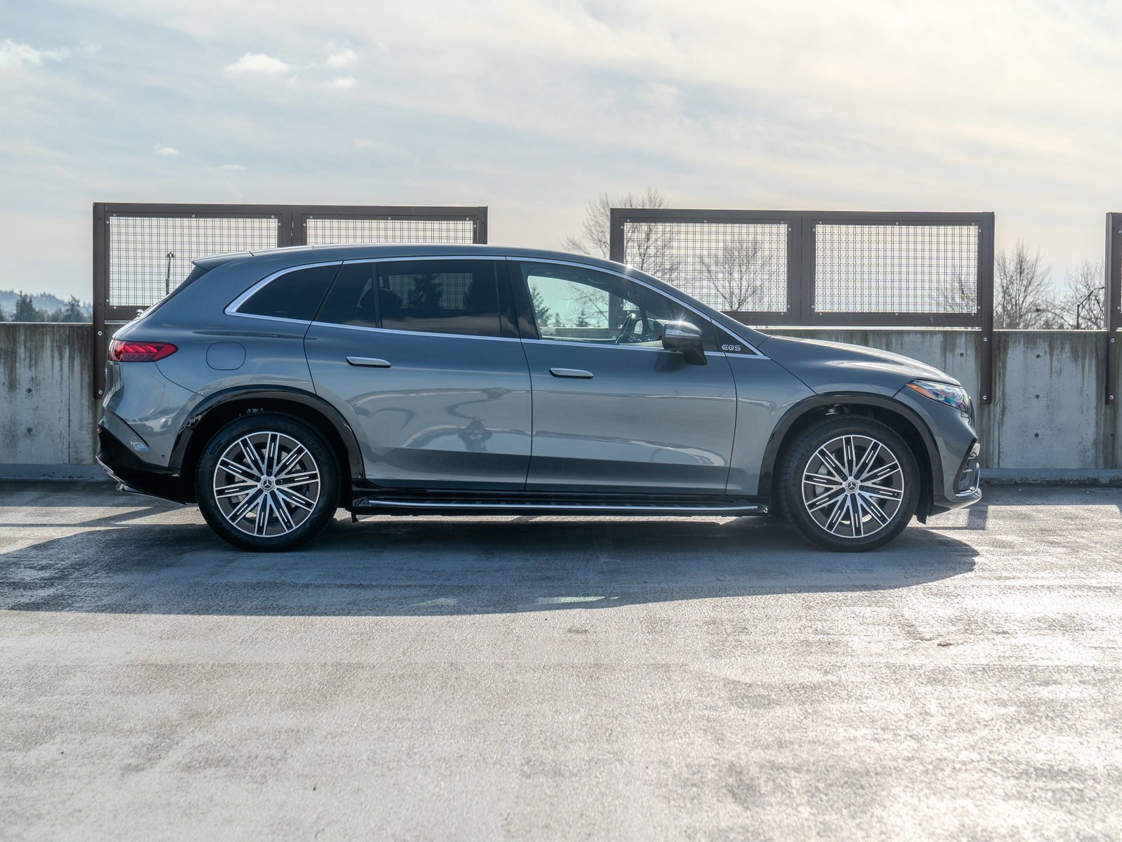 Used 2025 Mercedes-Benz EQS 580 4MATIC SUV image 5