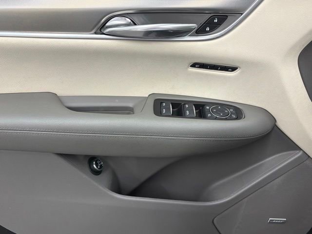 Used 2017 Cadillac XT5 Luxury w/ Driver Awareness Package FWD image 13