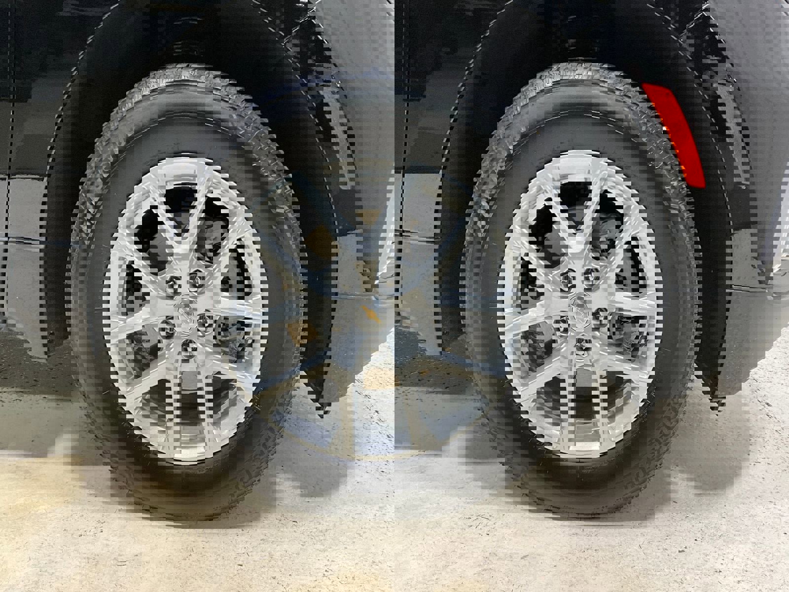 Used 2023 Chevrolet Equinox LT image 9