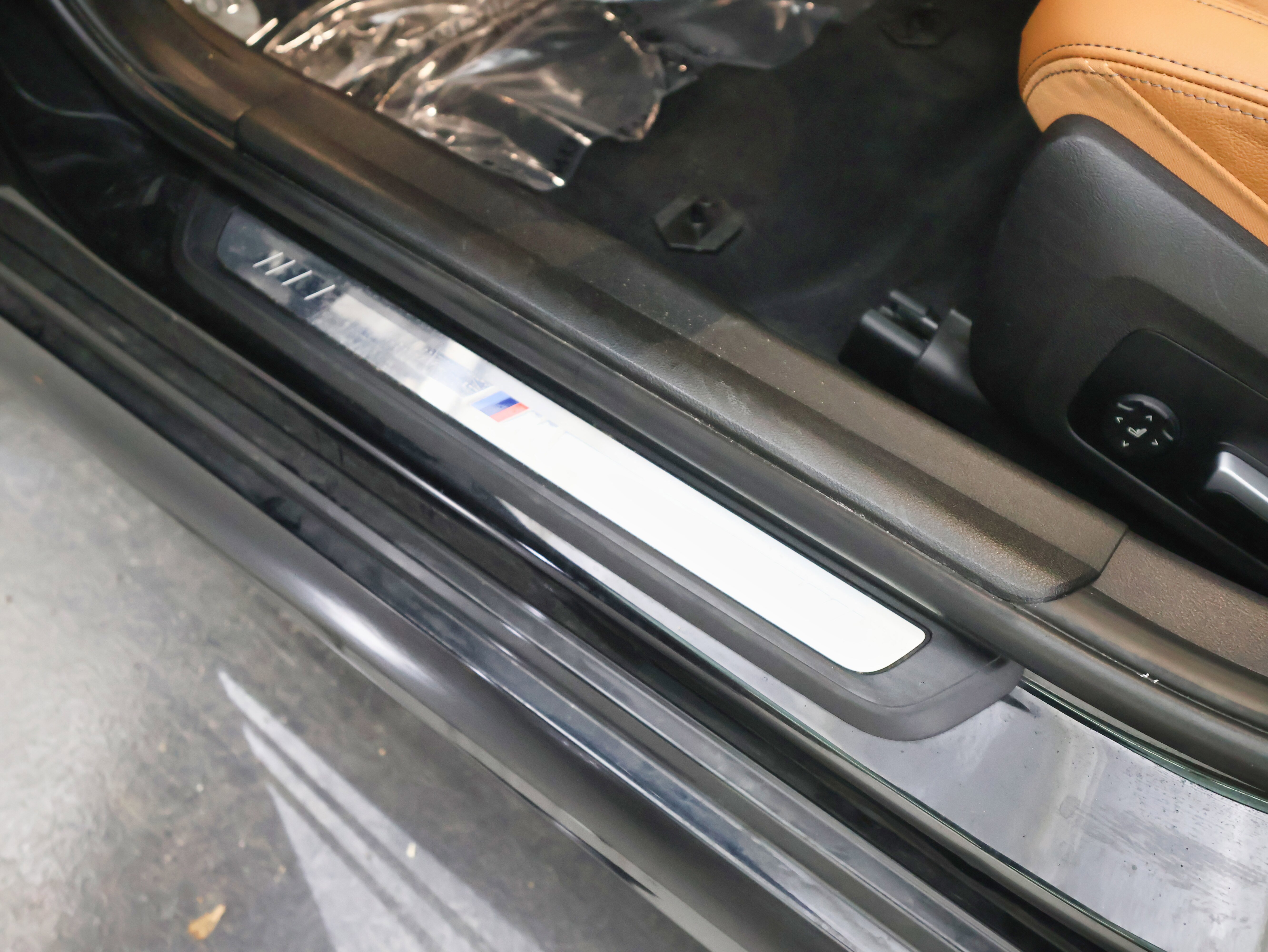 Used 2022 BMW 330e xDrive w/ M Sport Package image 17