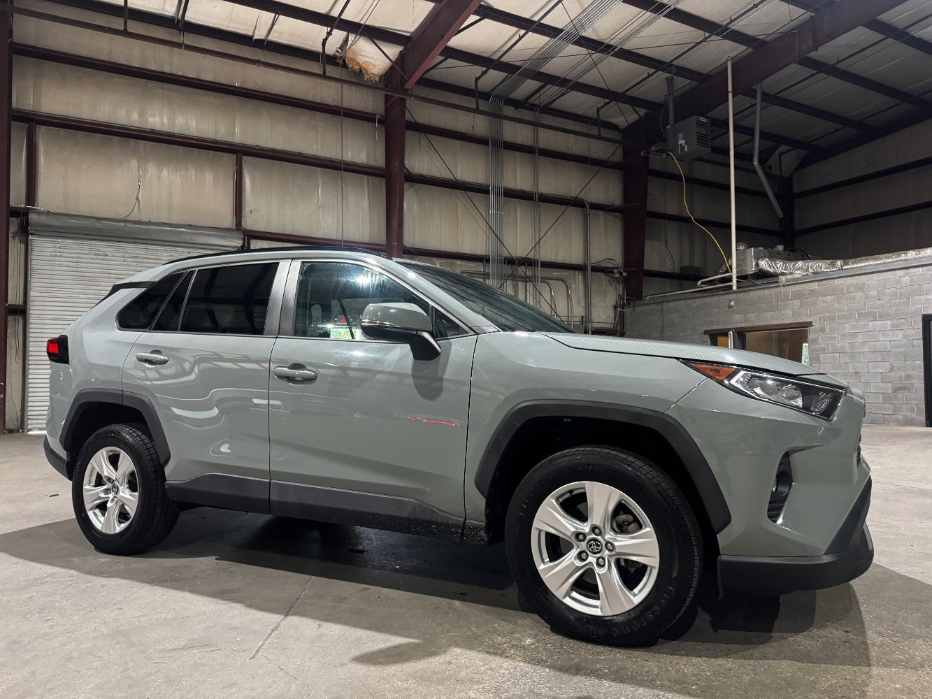 Used 2021 Toyota RAV4 XLE image 3
