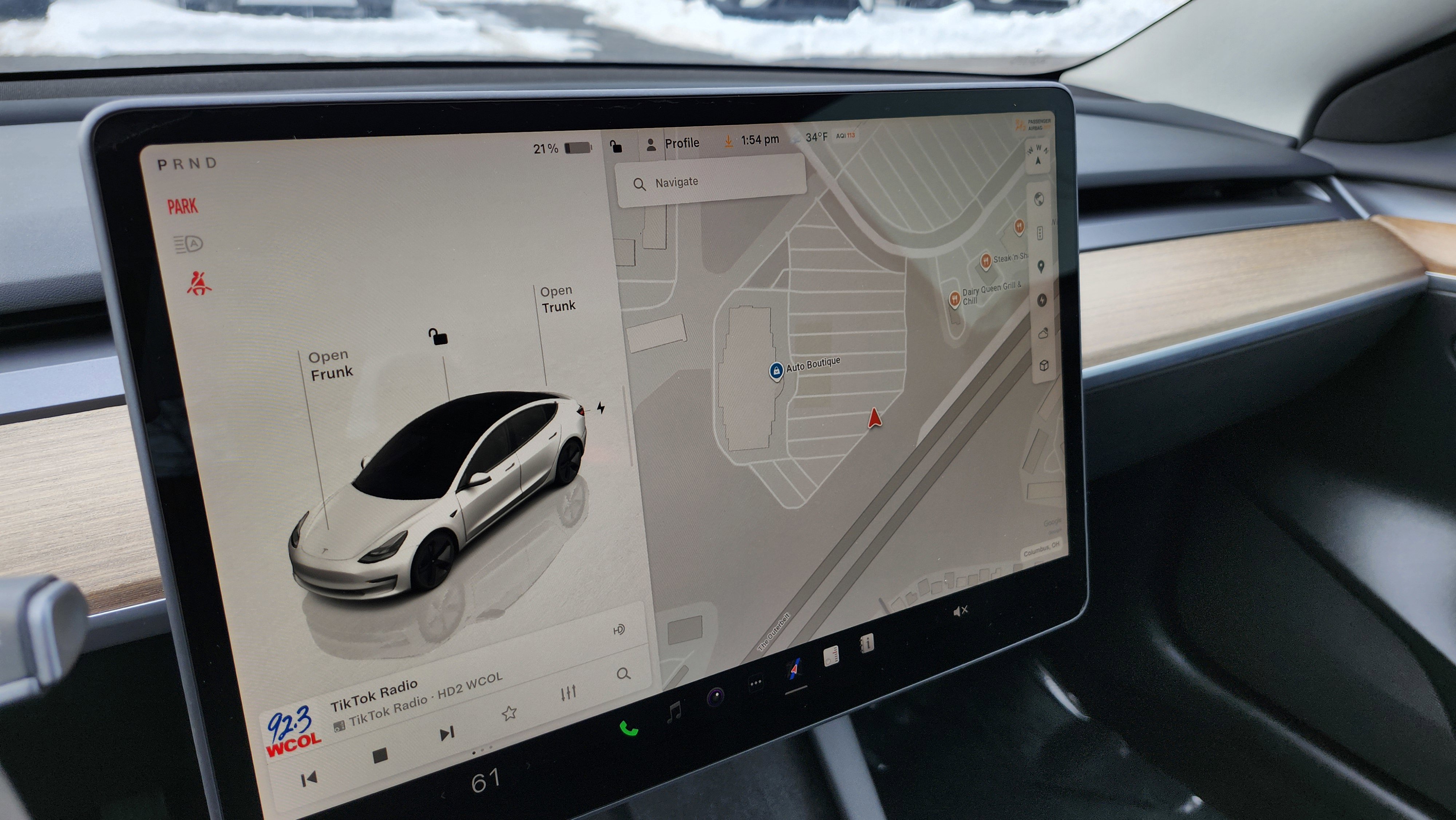 Used 2023 Tesla Model 3 Standard Range image 4