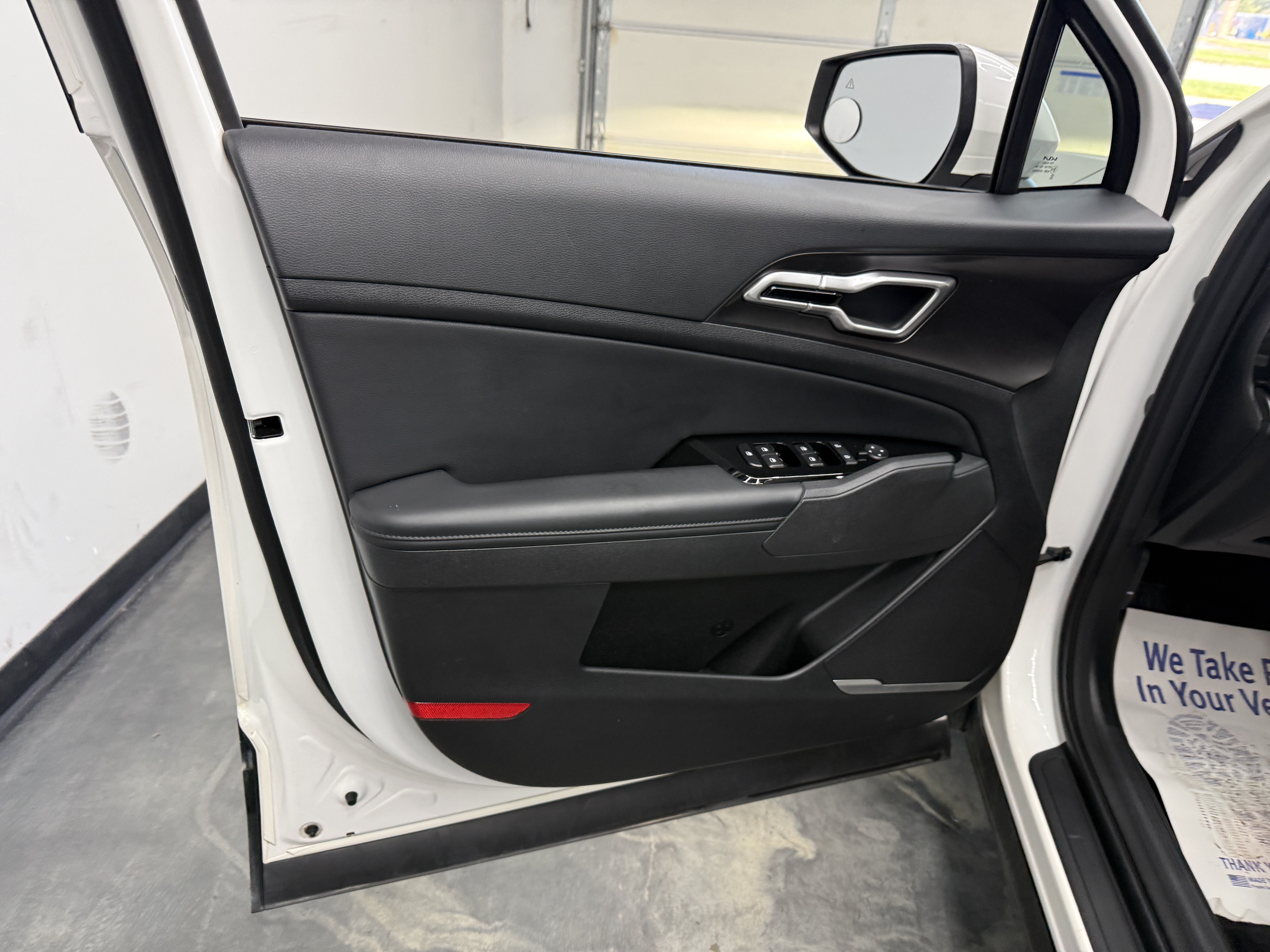 Used 2023 Kia Sportage EX AWD/4WD image 9