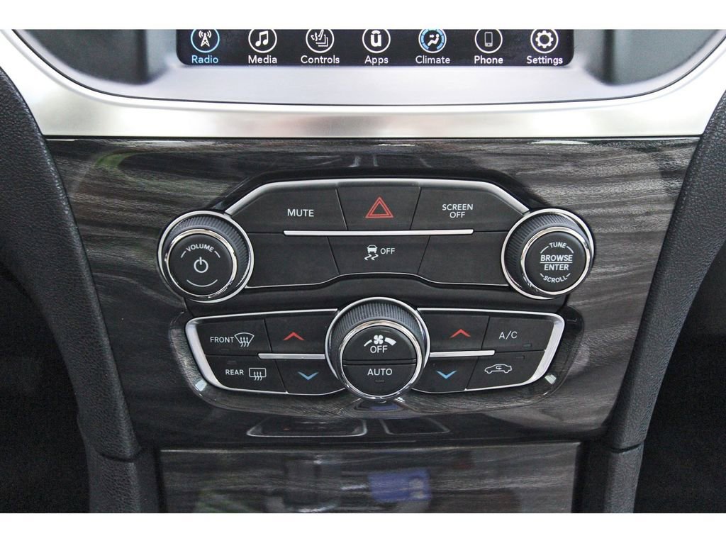 Used 2017 Chrysler 300 Limited image 28