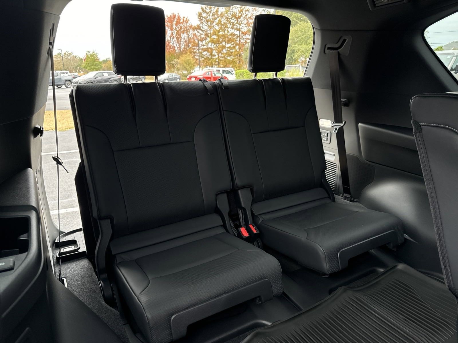 Used 2024 Lexus LX 600 F Sport image 38