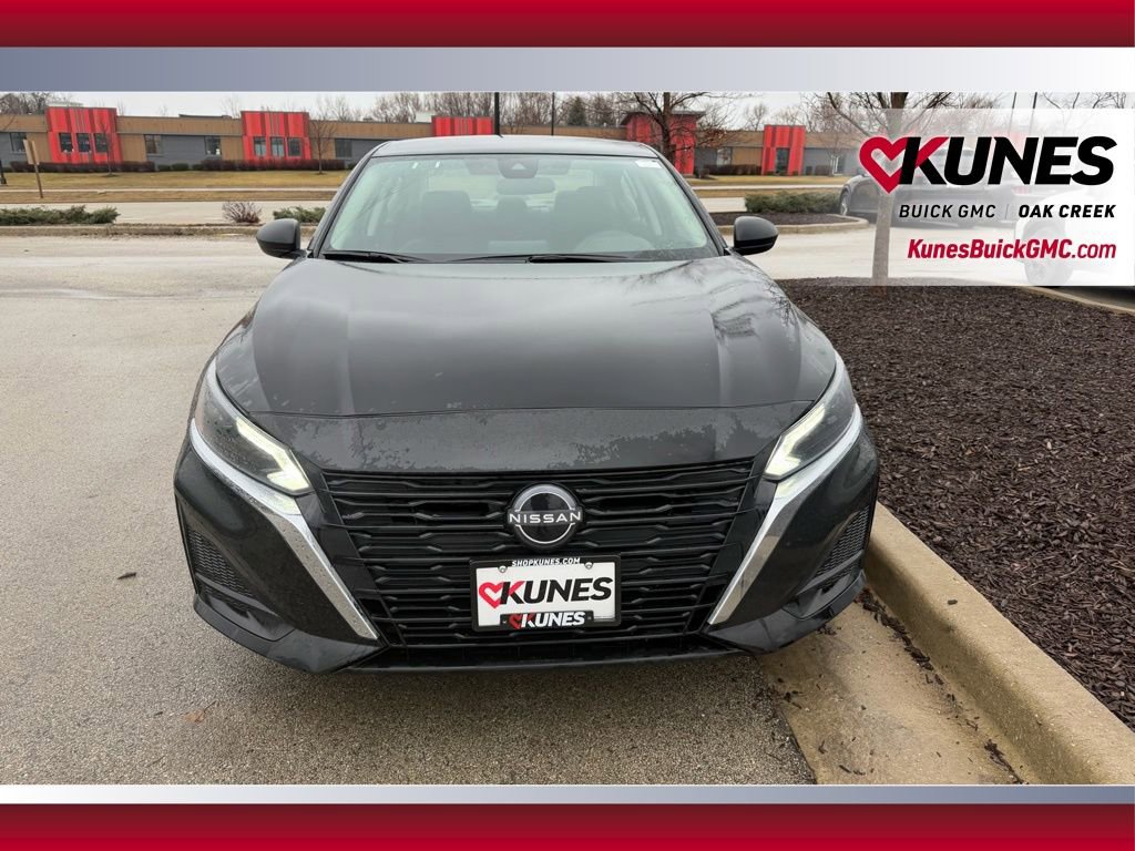 Used 2025 Nissan Altima 2.5 SV FWD image 4