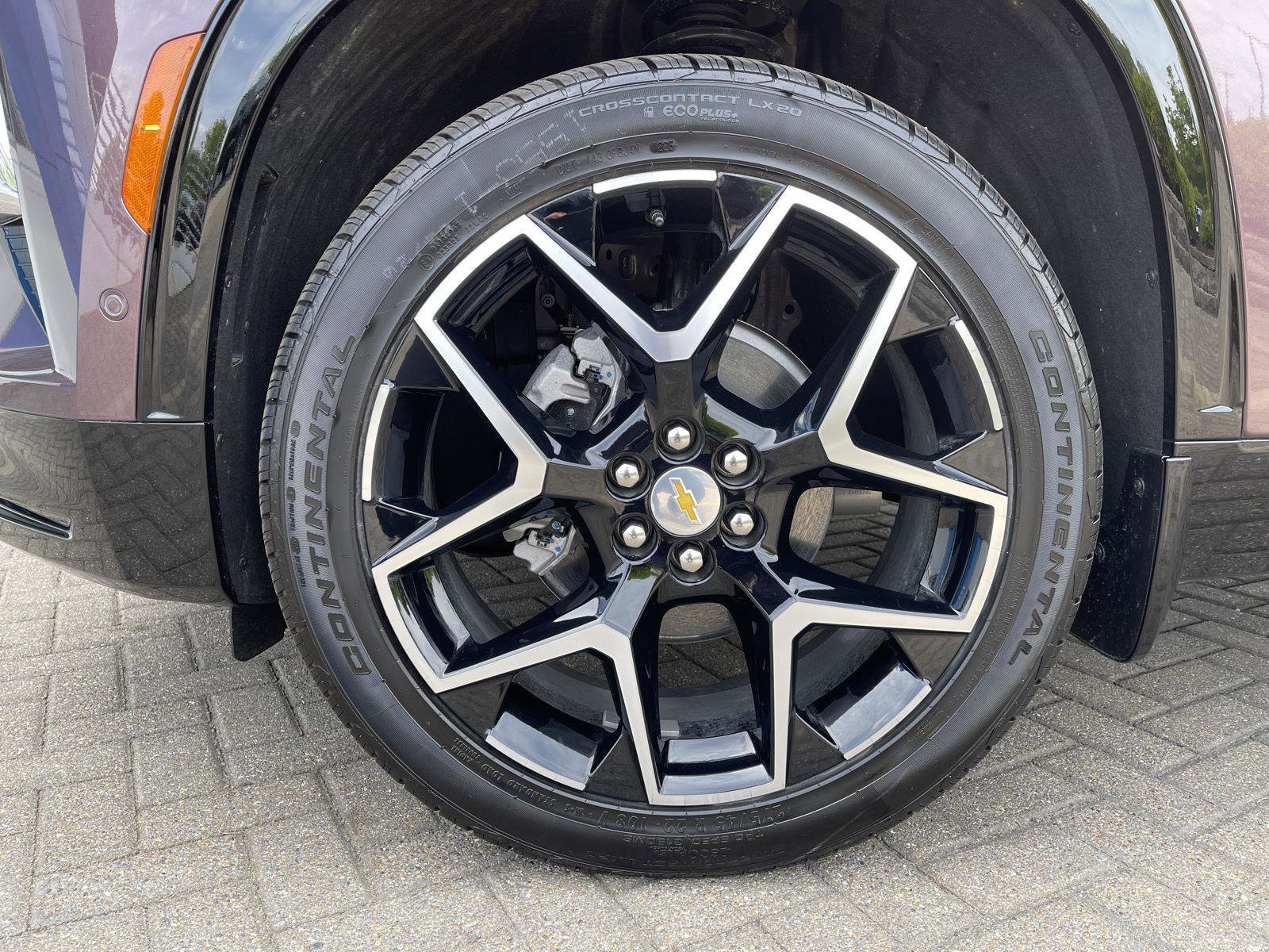 Used 2025 Chevrolet Traverse High Country w/ LPO, Floor Liner Package AWD/4WD image 10