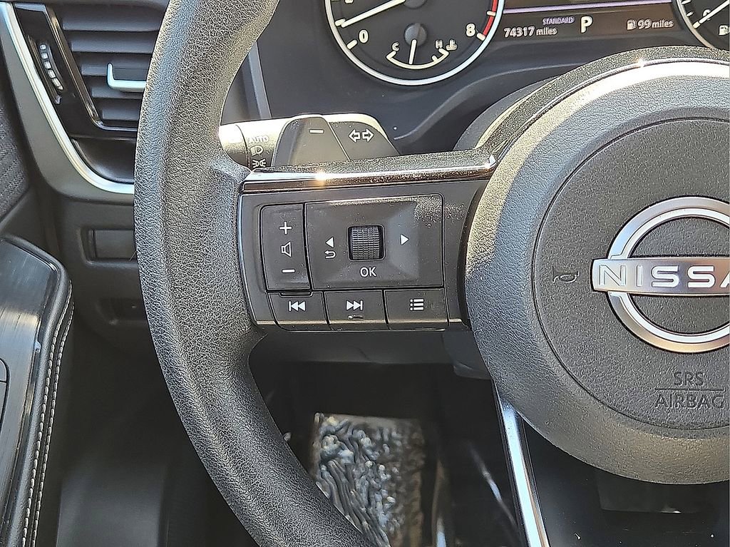 Used 2023 Nissan Rogue SV image 18