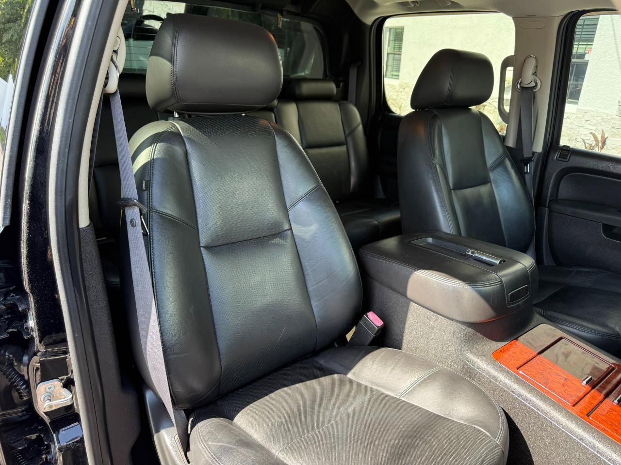 Used 2011 Chevrolet Avalanche LTZ AWD/4WD image 21