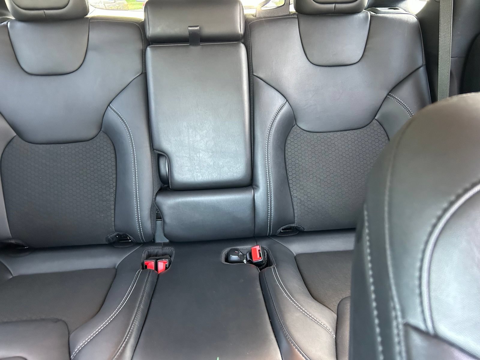 Used 2021 Jeep Cherokee Latitude Plus AWD/4WD image 23