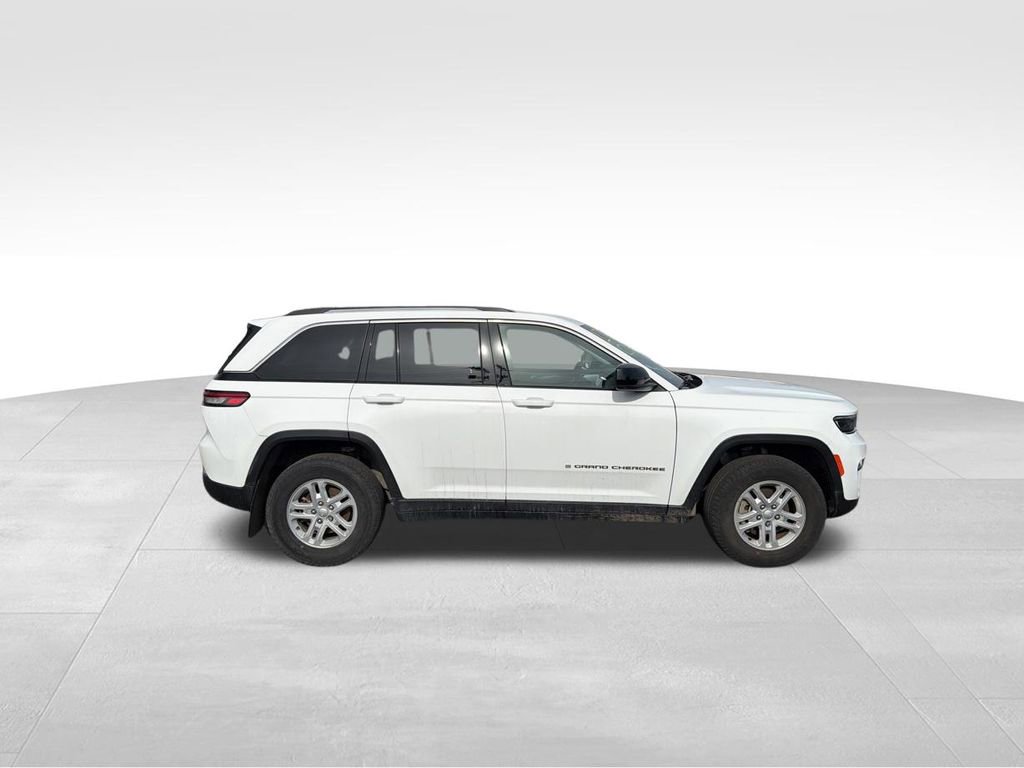 Certified 2023 Jeep Grand Cherokee Laredo image 9