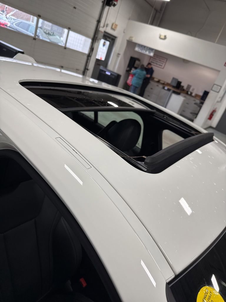 Used 2025 BMW 330i xDrive Sedan w/ Premium Package image 20