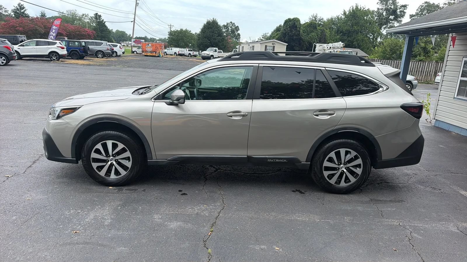 Used 2020 Subaru Outback Premium AWD/4WD image 3