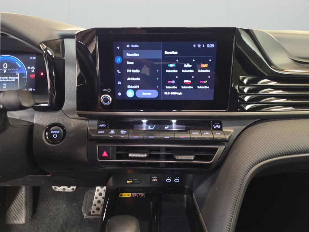 Used 2025 Toyota Camry SE FWD image 21