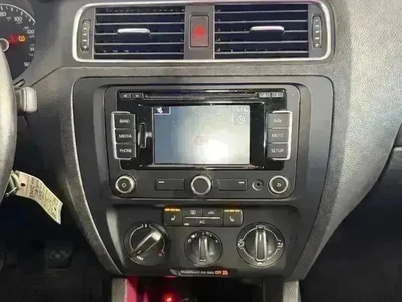 Used 2012 Volkswagen Jetta SE FWD image 13