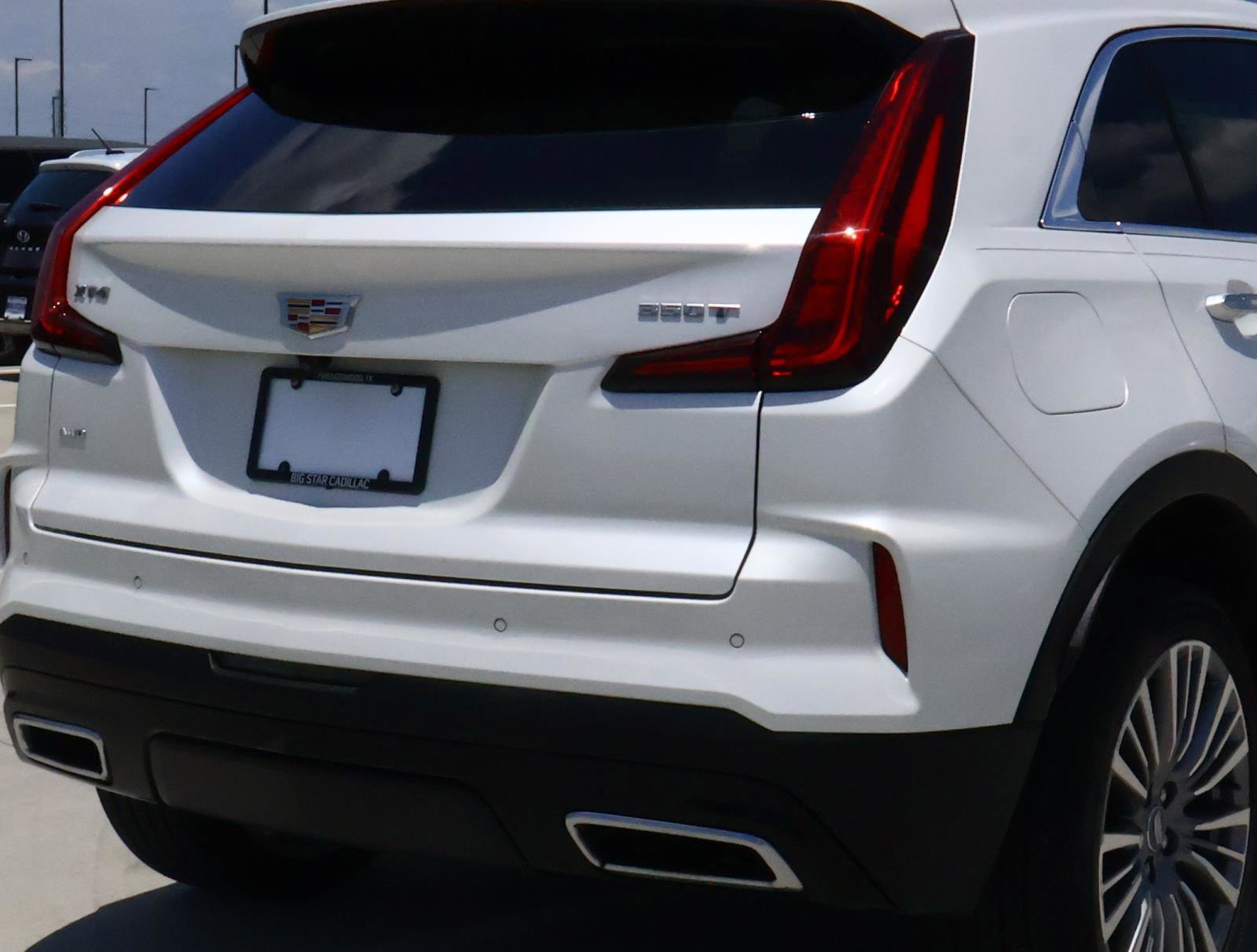 Used 2024 Cadillac XT4 Premium Luxury AWD/4WD image 11