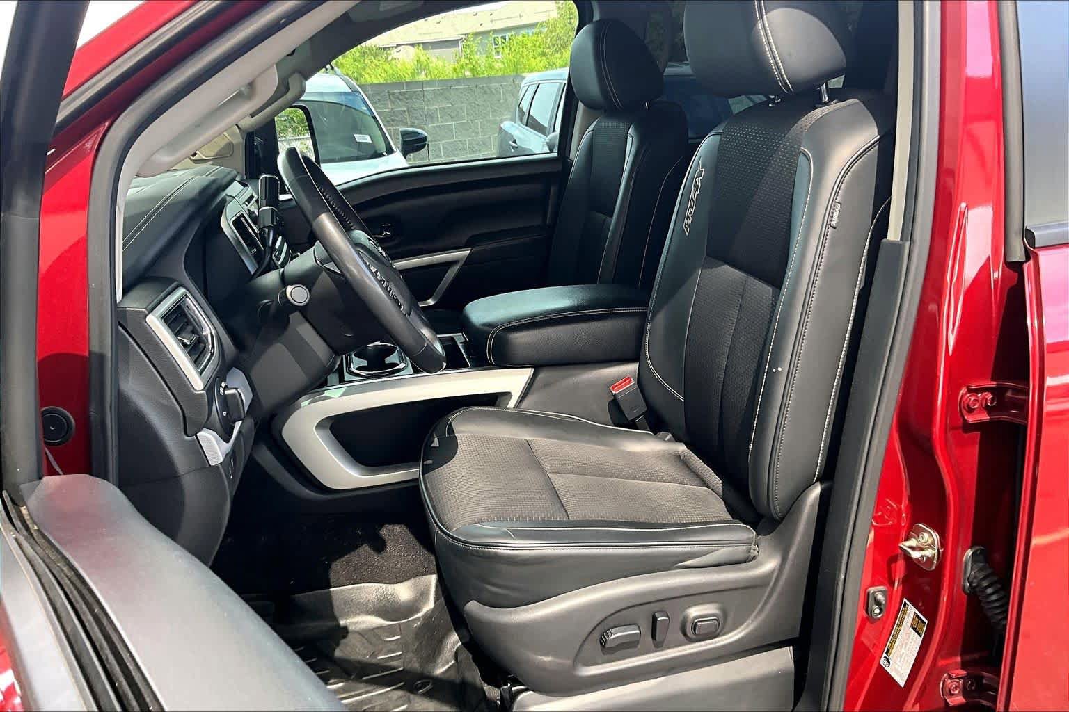 Used 2016 Nissan Titan PRO-4X AWD/4WD image 8