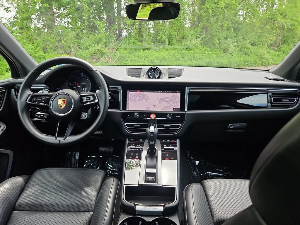 Certified 2026 Porsche Macan AWD/4WD image 11