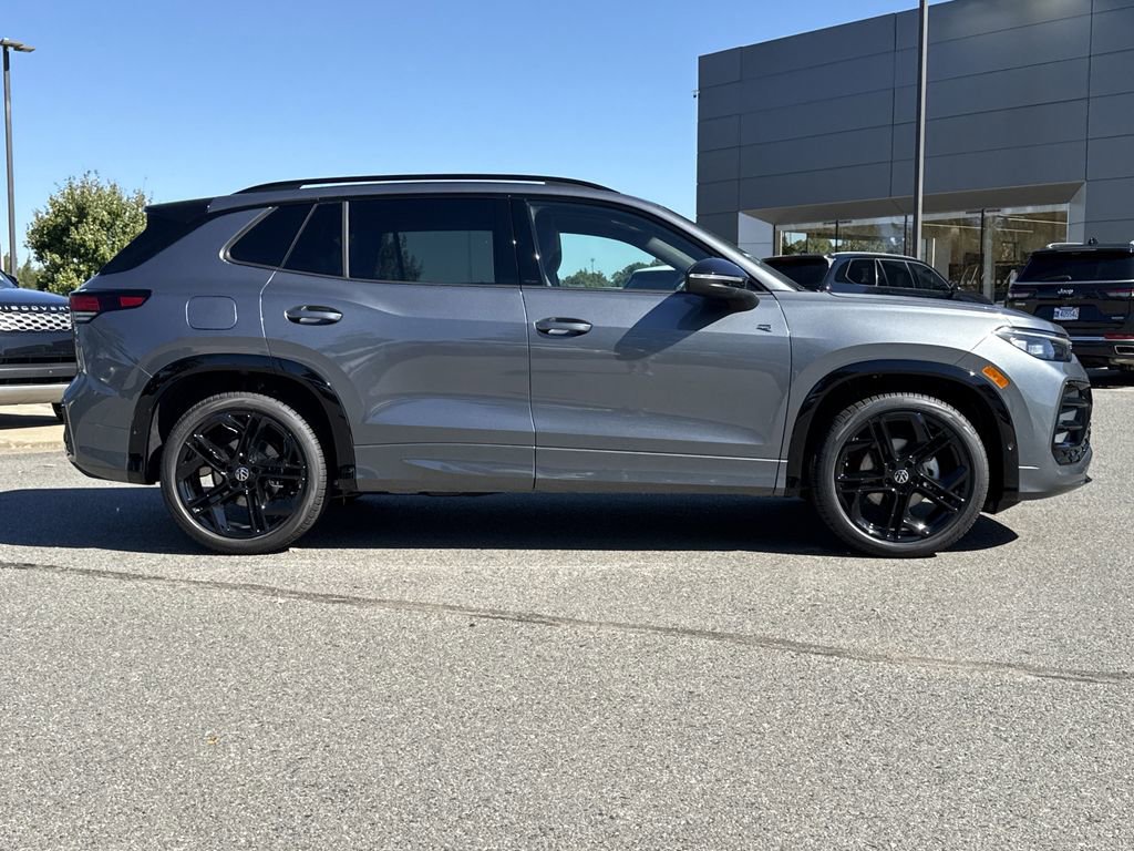 New 2026 Volkswagen Tiguan SE R-Line image 6