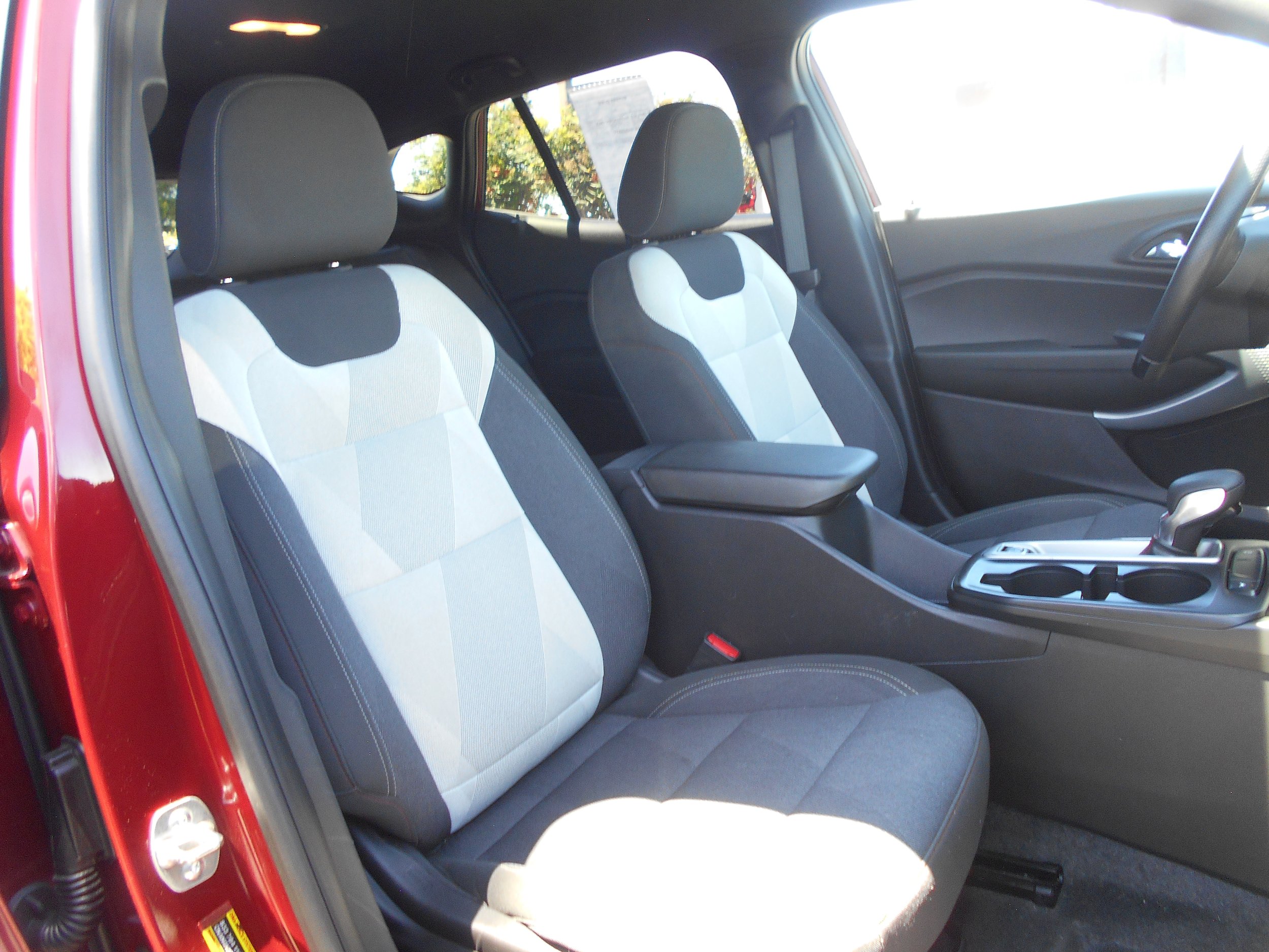 Used 2025 Chevrolet Trax RS w/ Driver Confidence Package FWD image 11