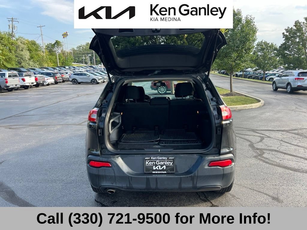 Used 2015 Jeep Cherokee Latitude w/ Cold Weather Group AWD/4WD image 44