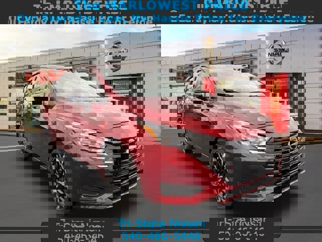 New 2025 Nissan Versa SR w/ Trunk Package