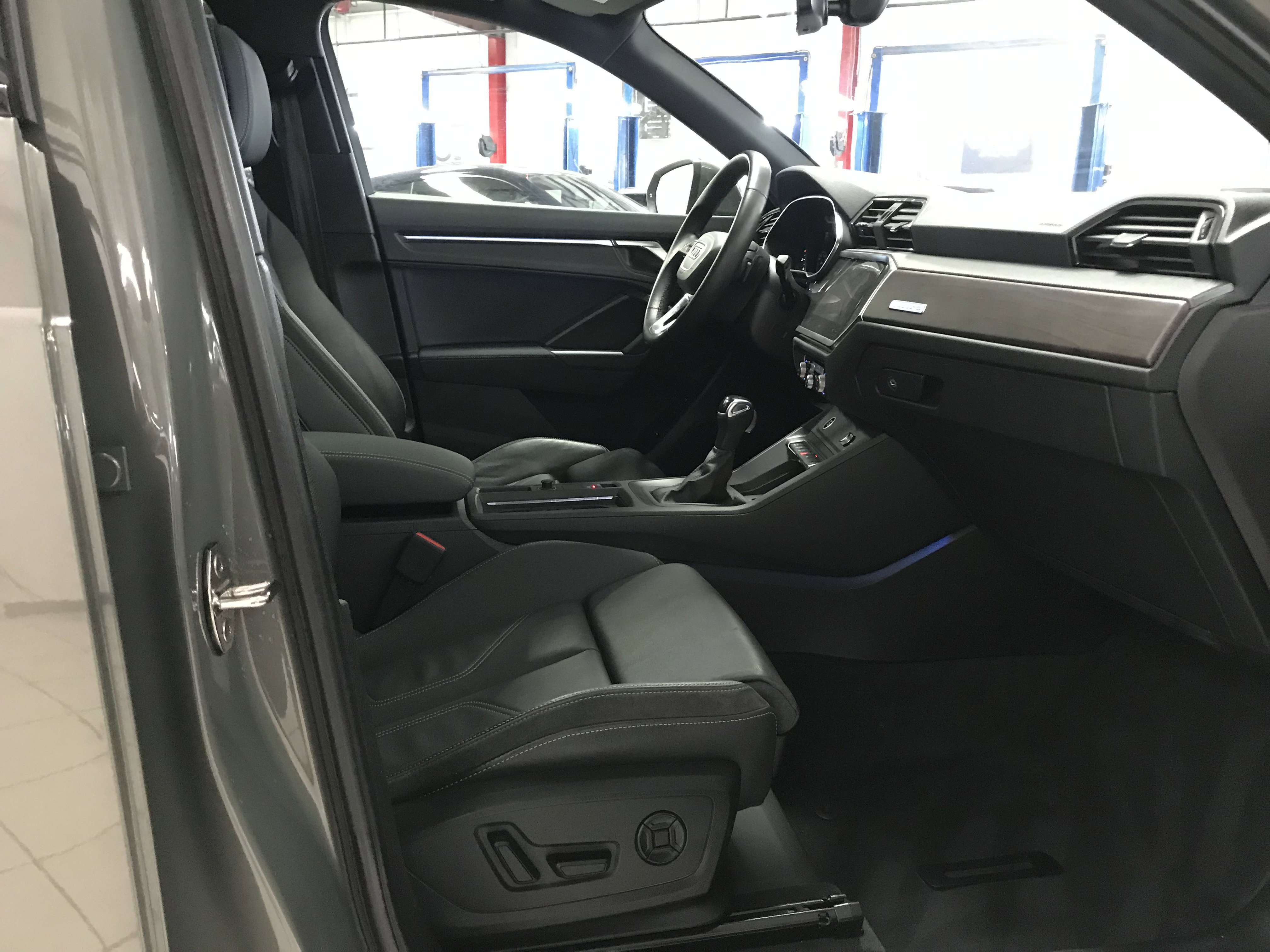 Used 2023 Audi Q3 2.0T Premium Plus w/ Premium Plus Package image 13