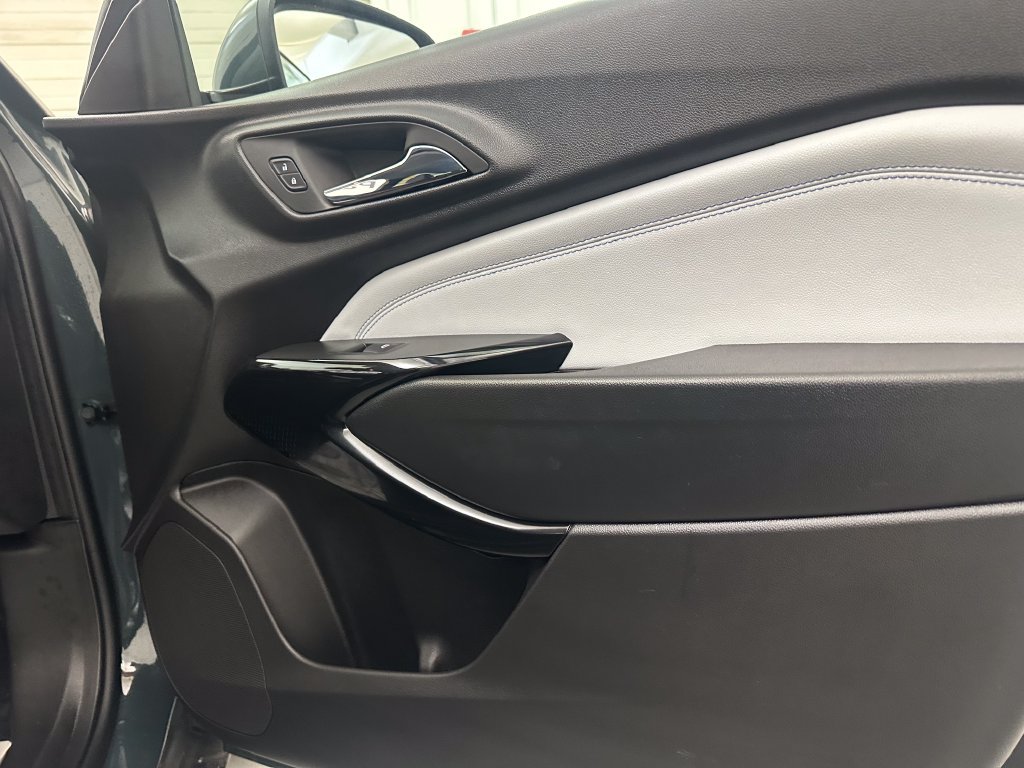 Used 2026 Chevrolet Trax LT w/ LT Convenience Package FWD image 28