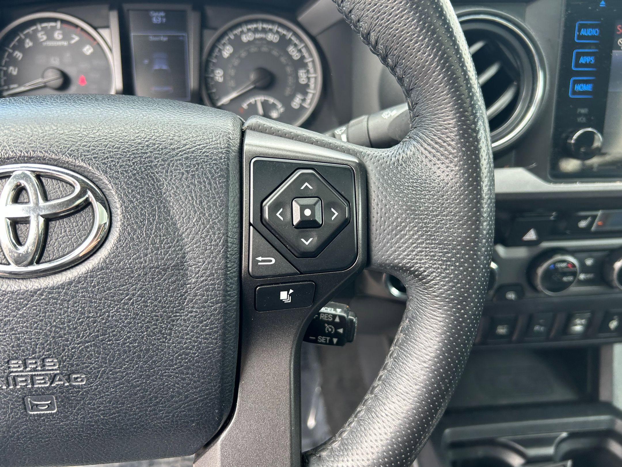 Used 2017 Toyota Tacoma TRD Sport w/ Premium & Technology Package AWD/4WD image 14
