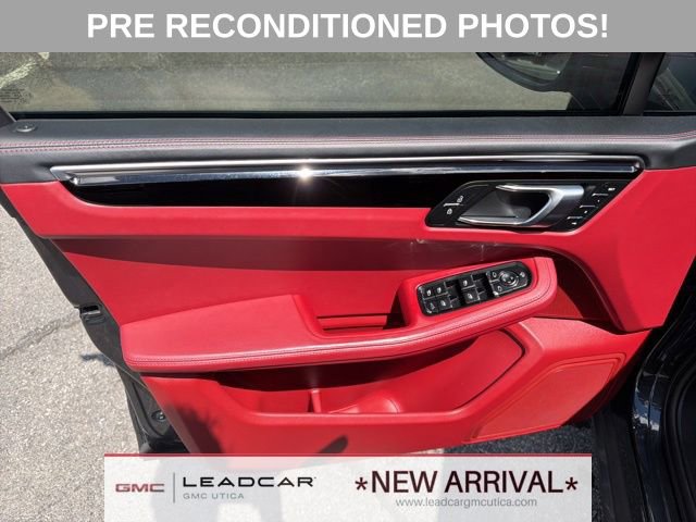 Used 2023 Porsche Macan Turbo AWD/4WD image 28