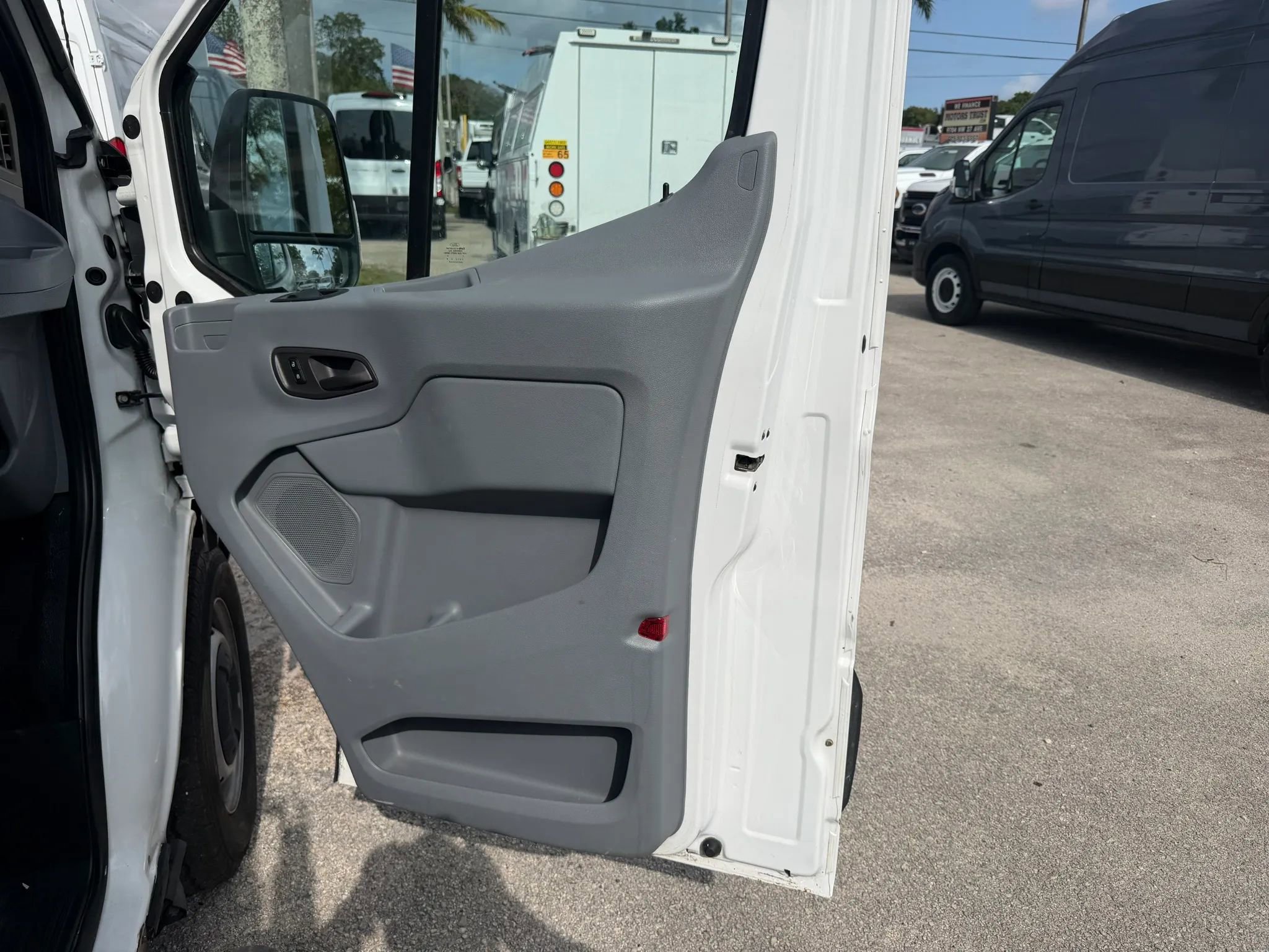 Used 2017 Ford Transit 350 XL RWD image 17