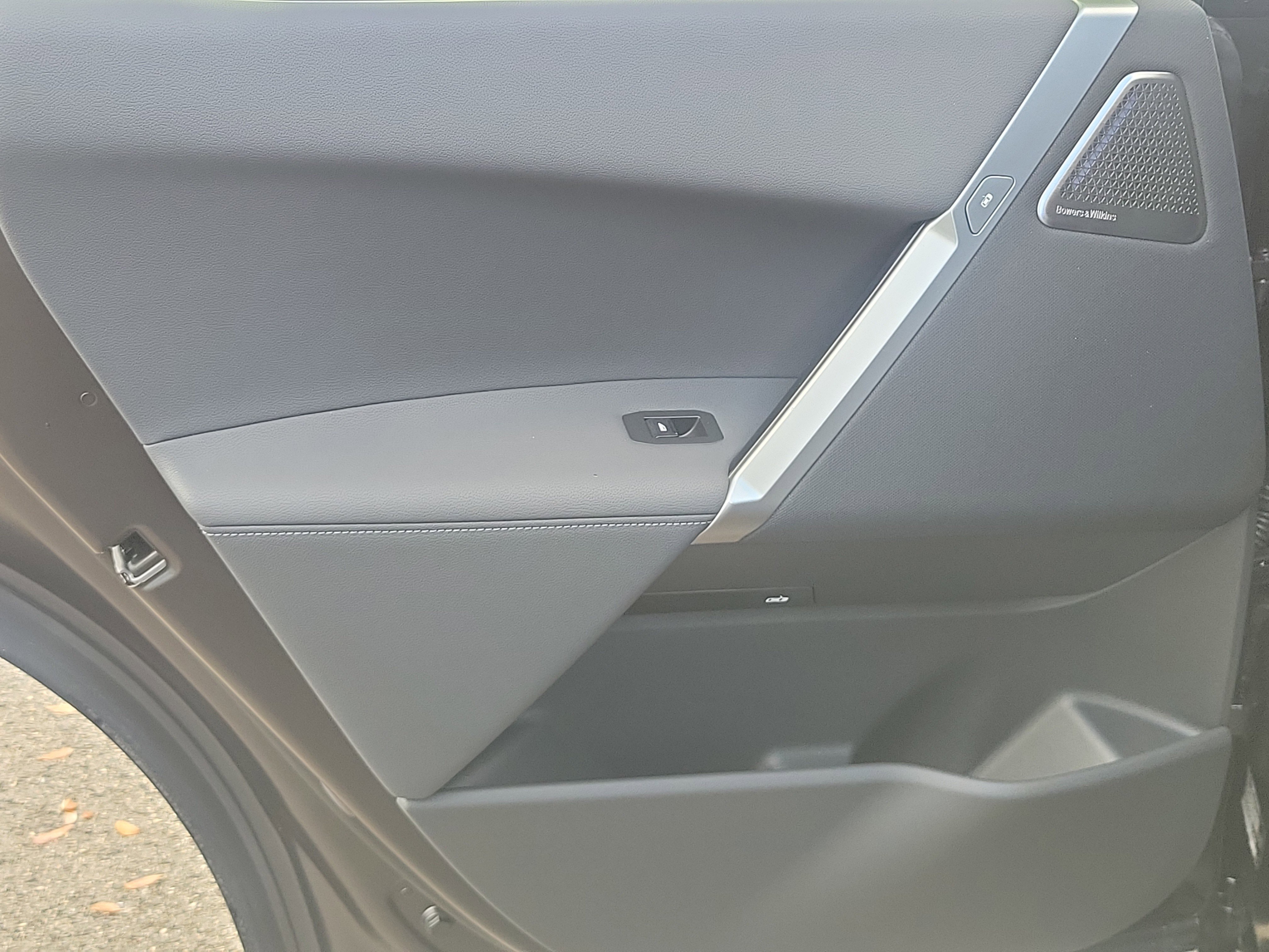 New 2026 BMW iX xDrive60 image 10