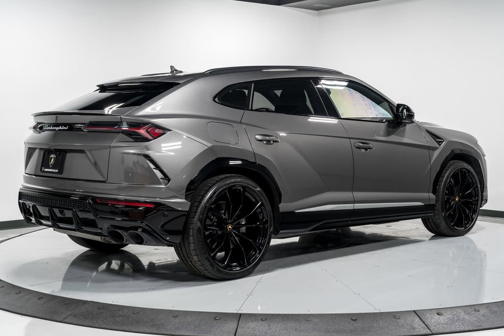 Used 2021 Lamborghini Urus image 3