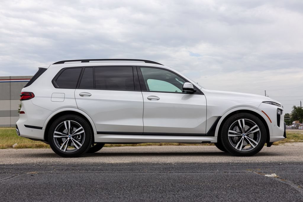 Used 2026 BMW X7 xDrive40i w/ M Sport Package AWD/4WD image 8